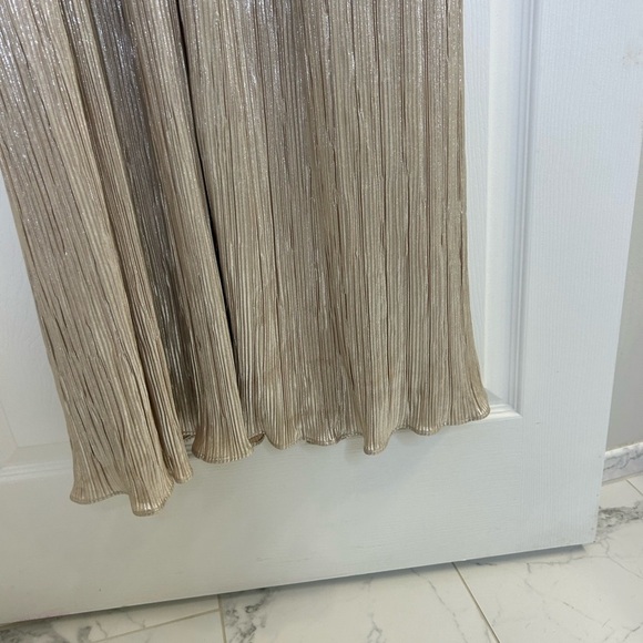 JB Boutique Women's Pleated Metallic Knit Faux Crossover Sleeveless Gown size 6 - Picture 9 of 12